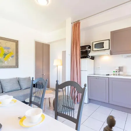 Renting Chez Sophie - 2 Bedroom 2-4pers Terrace Sea View Pool Garage Apartment *
