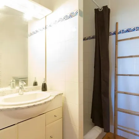 Renting Chez Sophie - 2 Bedroom 2-4pers Terrace Sea View Pool Garage Apartment