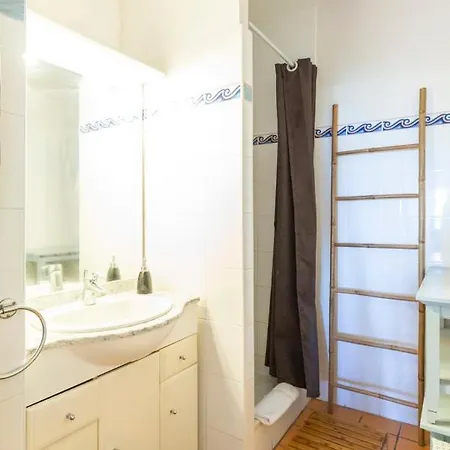 Renting Chez Sophie - 2 Bedroom 2-4pers Terrace Sea View Pool Garage *