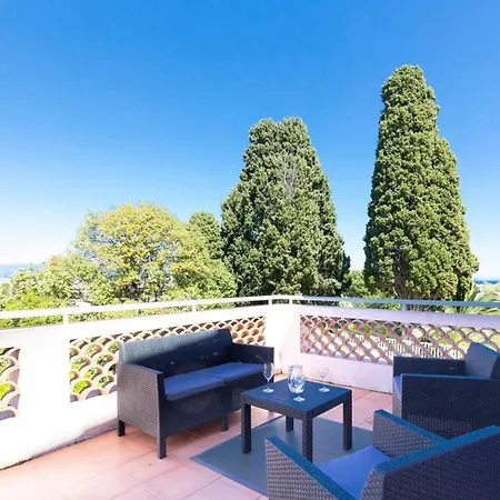 Renting Chez Sophie - 2 Bedroom 2-4pers Terrace Sea View Pool Garage *