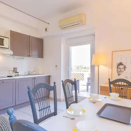 Apartment Renting Chez Sophie - 2 Bedroom 2-4pers Terrace Sea View Pool Garage